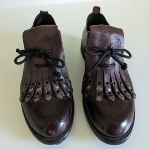 Italian Juice Shoes Sz 8 Burgundy Kilty Loafer